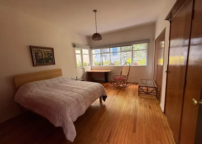Napoles Clasico Homestay Mexico City